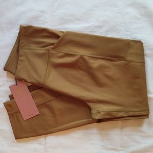 Girlfriend Collective Compression Pocket Leggings.